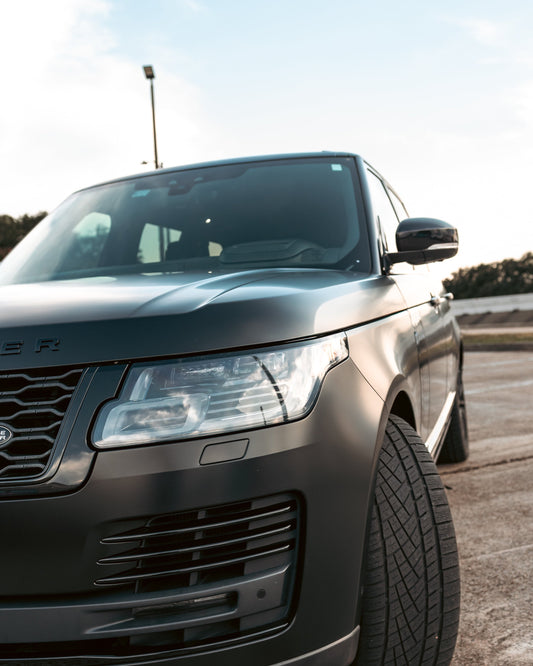 Errores al Usar el Logo en un Wrap Corporativo (y Cómo Corregirlos)